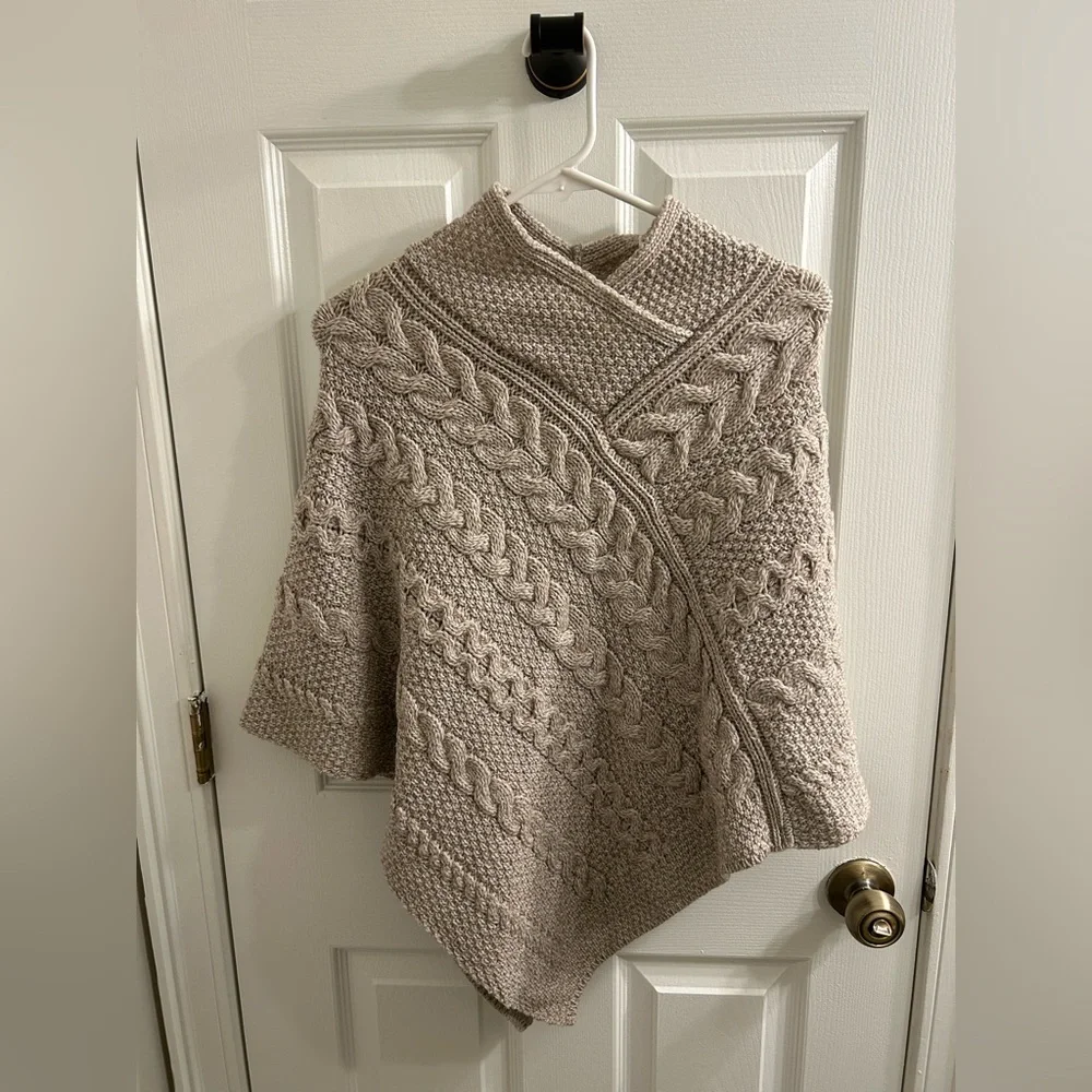 Aran Sweater Market Cable & Moss Poncho, Size S/M - Picture 2 of 5